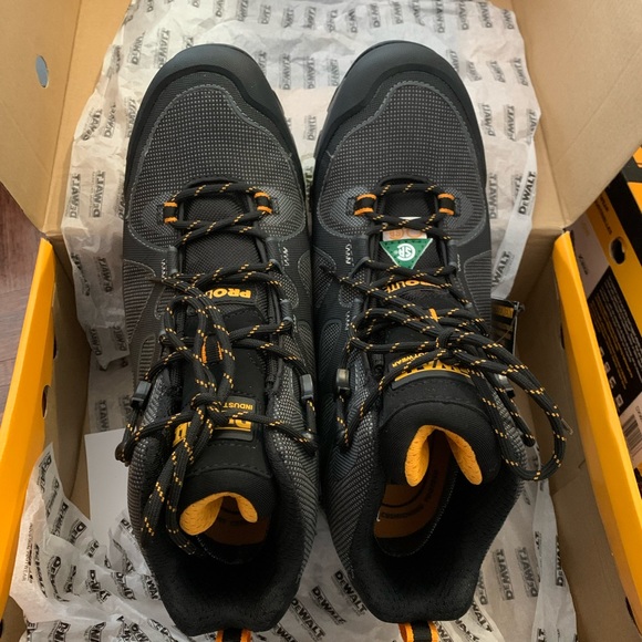 ❌SOLD❌Dewalt lithium boot - Picture 2 of 2